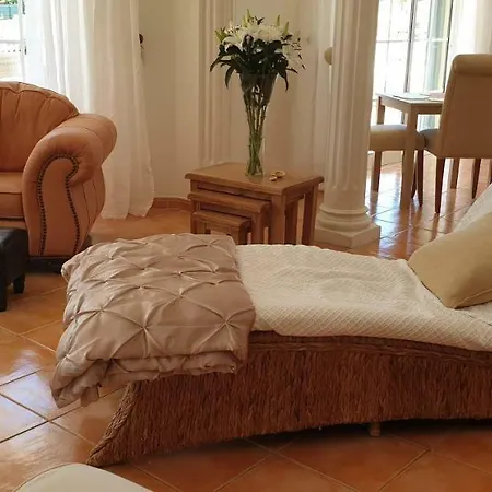 Alojamento de Acomodação e Pequeno-almoço Casa Cereja 'adults Only' *